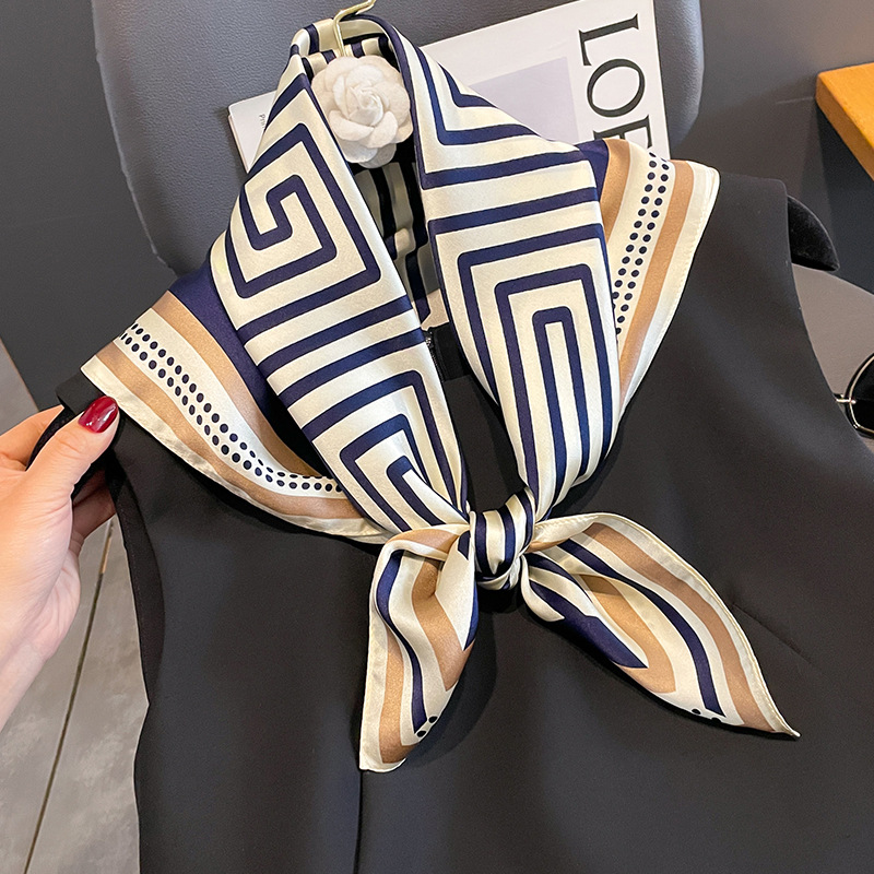 Lüks marka atkısı bahar kare 1 - Silk Tie Woven incelemesi ve fiyatı